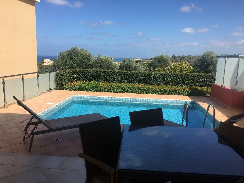 Carme Villas Adelianos Kampos Bagian luar foto